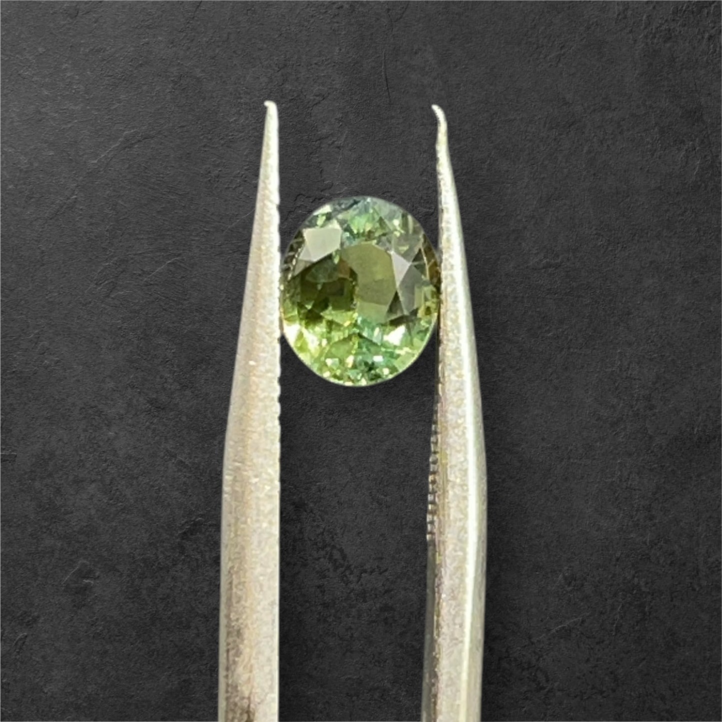 Natural Green Sapphire | 1.31ct | Oval shape | GIA Alumni lab report included