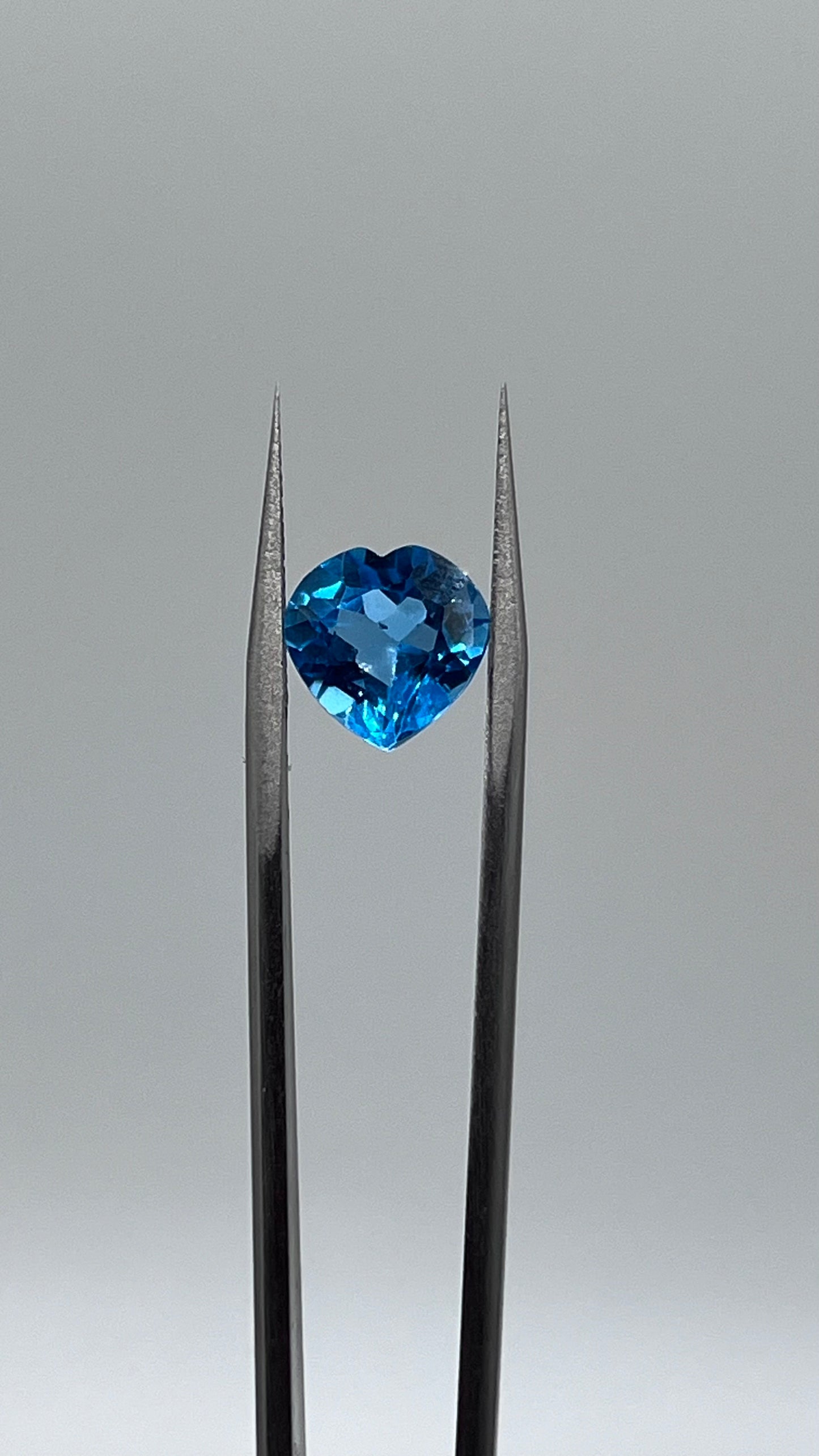 Natural Topaz | 4.00ct | Heart shaped | Swiss blue colour | GIA Alumni lab report provided