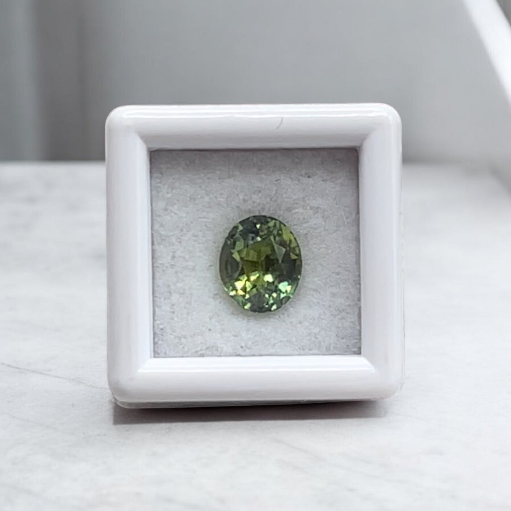 Natural Green Sapphire | 1.31ct | Oval shape | GIA Alumni lab report included