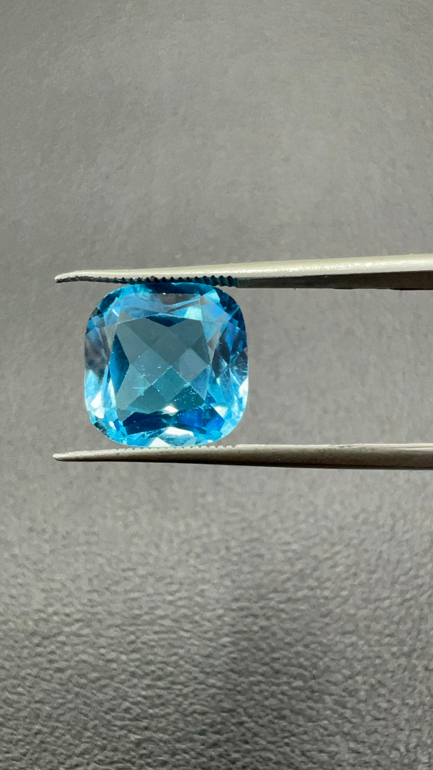 Natural Topaz | 5.37 ct | Swiss Blue Colour | Cushion Brilliant Mixed |
Dimension: 10.04x10.00x6.02 mm | GIA Alumni Lab Card Provided