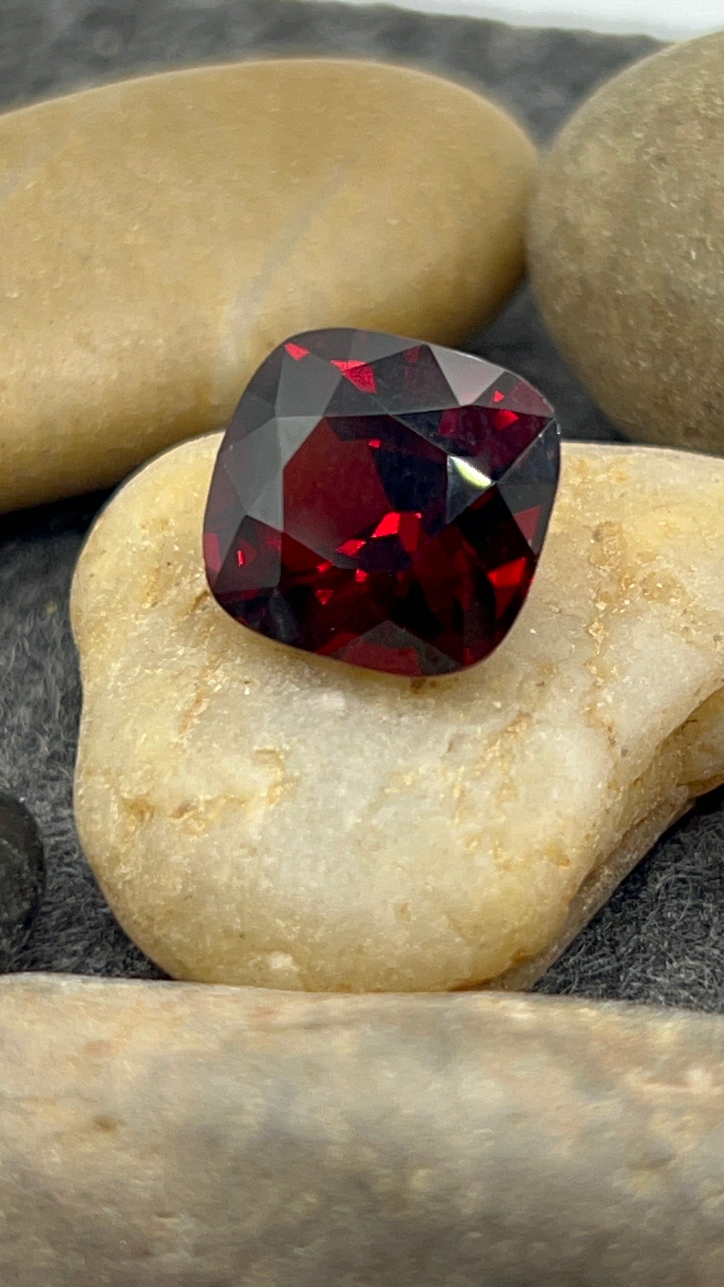 Natural Pyrope-Almandine Garnet | 8.33ct | Cushion brilliant mixed | Red Colour | GIA Alumni lab report included