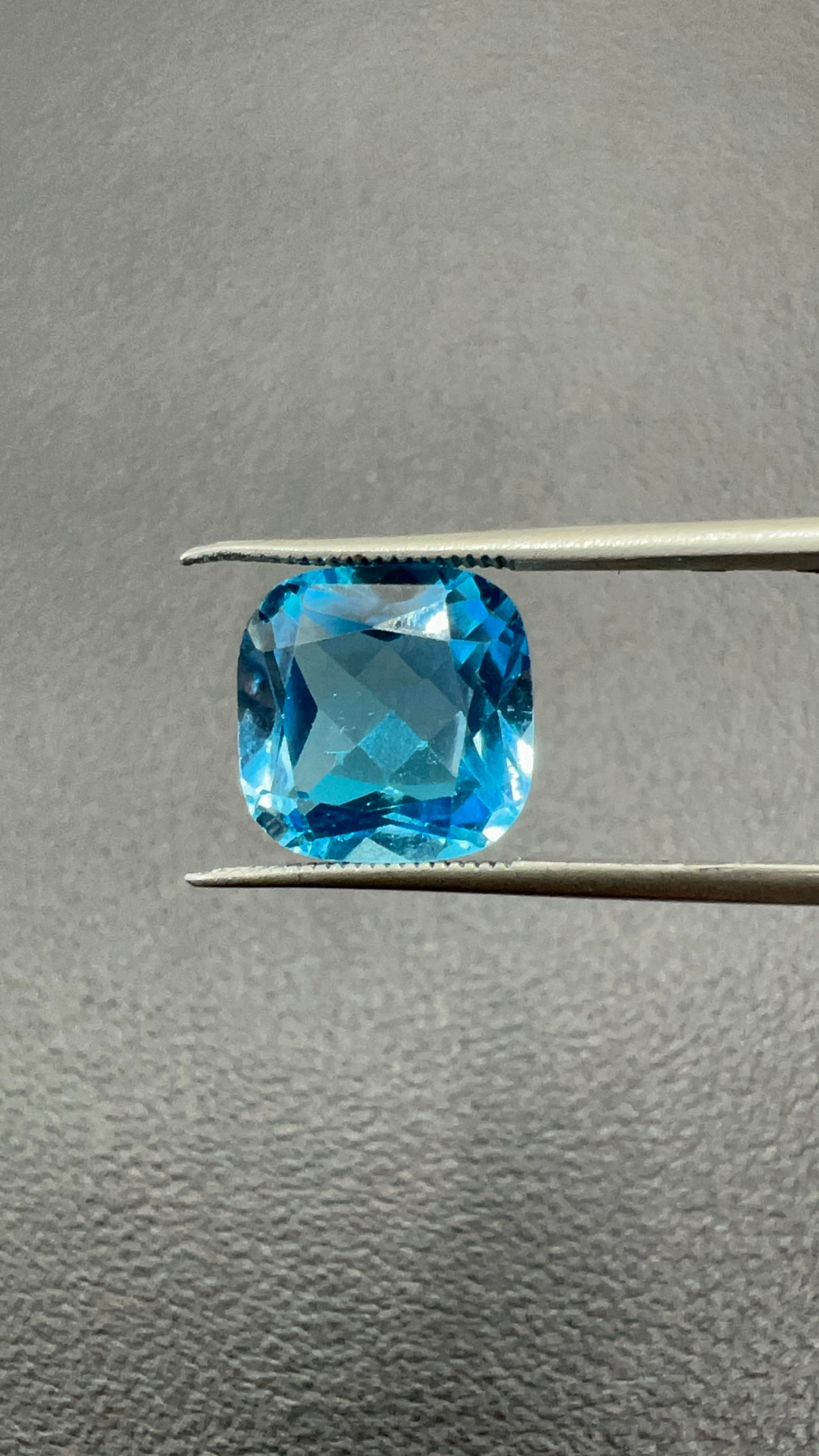 Natural Topaz | 5.37 ct | Swiss Blue Colour | Cushion Brilliant Mixed |
Dimension: 10.04x10.00x6.02 mm | GIA Alumni Lab Card Provided