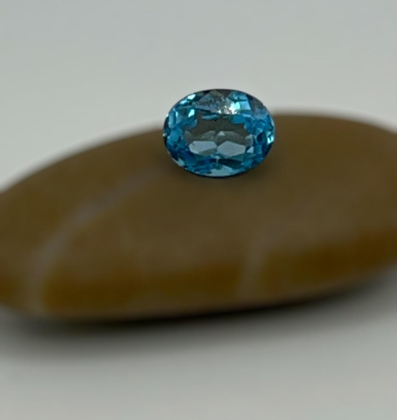 Natural Topaz | 2.69ct | Oval shape | December Birthstone | GIA Alumni lab report provided