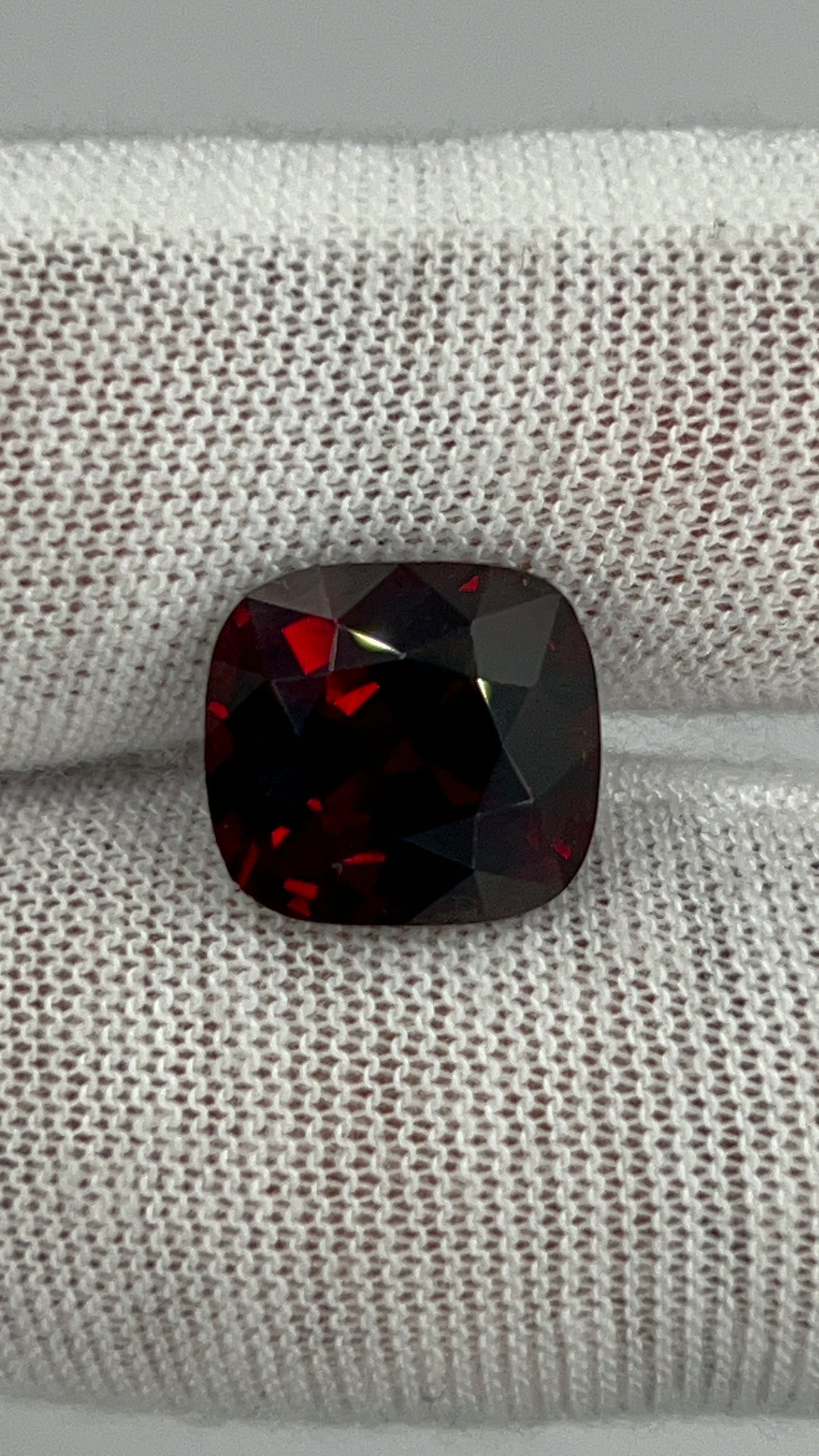 Natural Pyrope-Almandine Garnet | 8.33ct | Cushion brilliant mixed | Red Colour | GIA Alumni lab report included