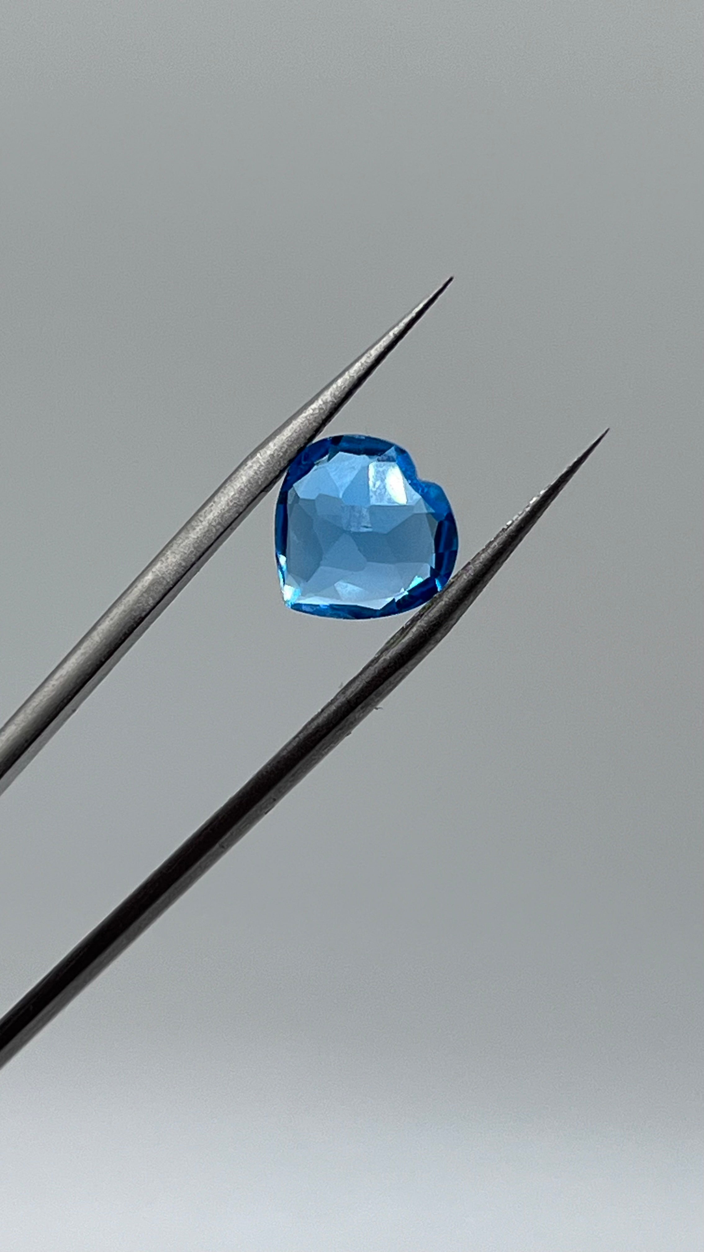 Natural Topaz | 4.00ct | Heart shaped | Swiss blue colour | GIA Alumni lab report provided