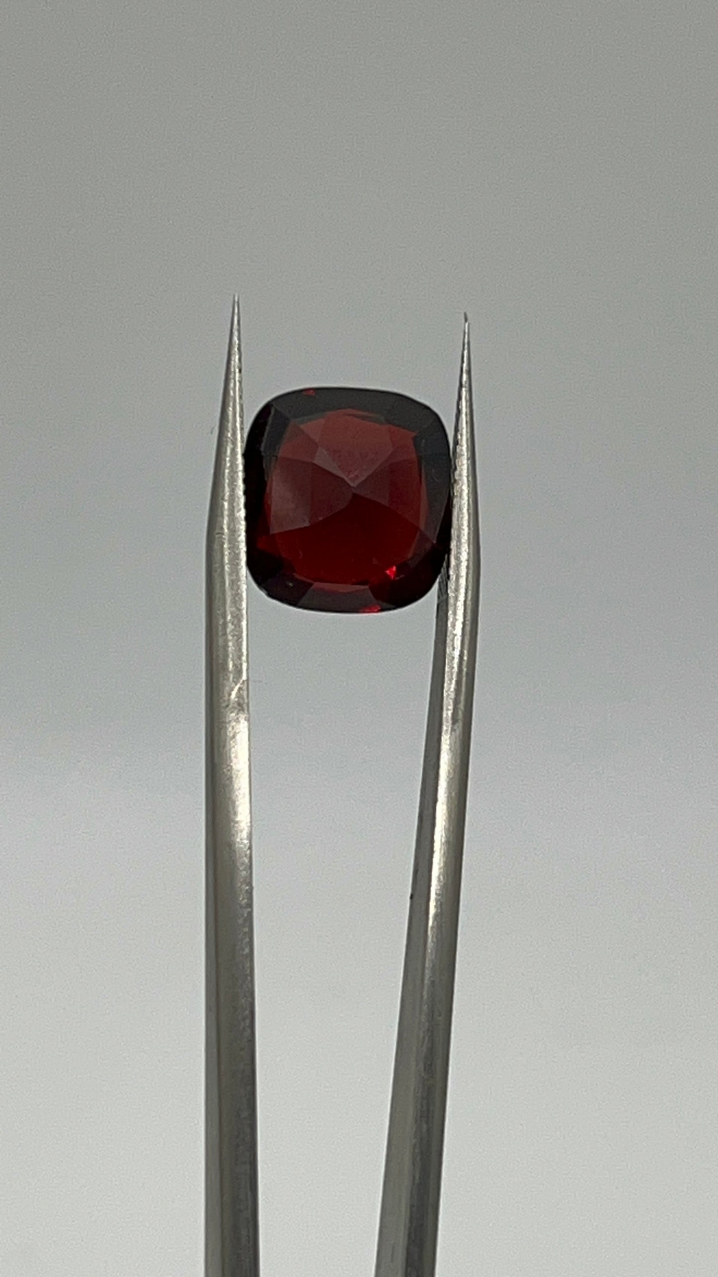 Natural Pyrope-Almandine Garnet | 8.33ct | Cushion brilliant mixed | Red Colour | GIA Alumni lab report included