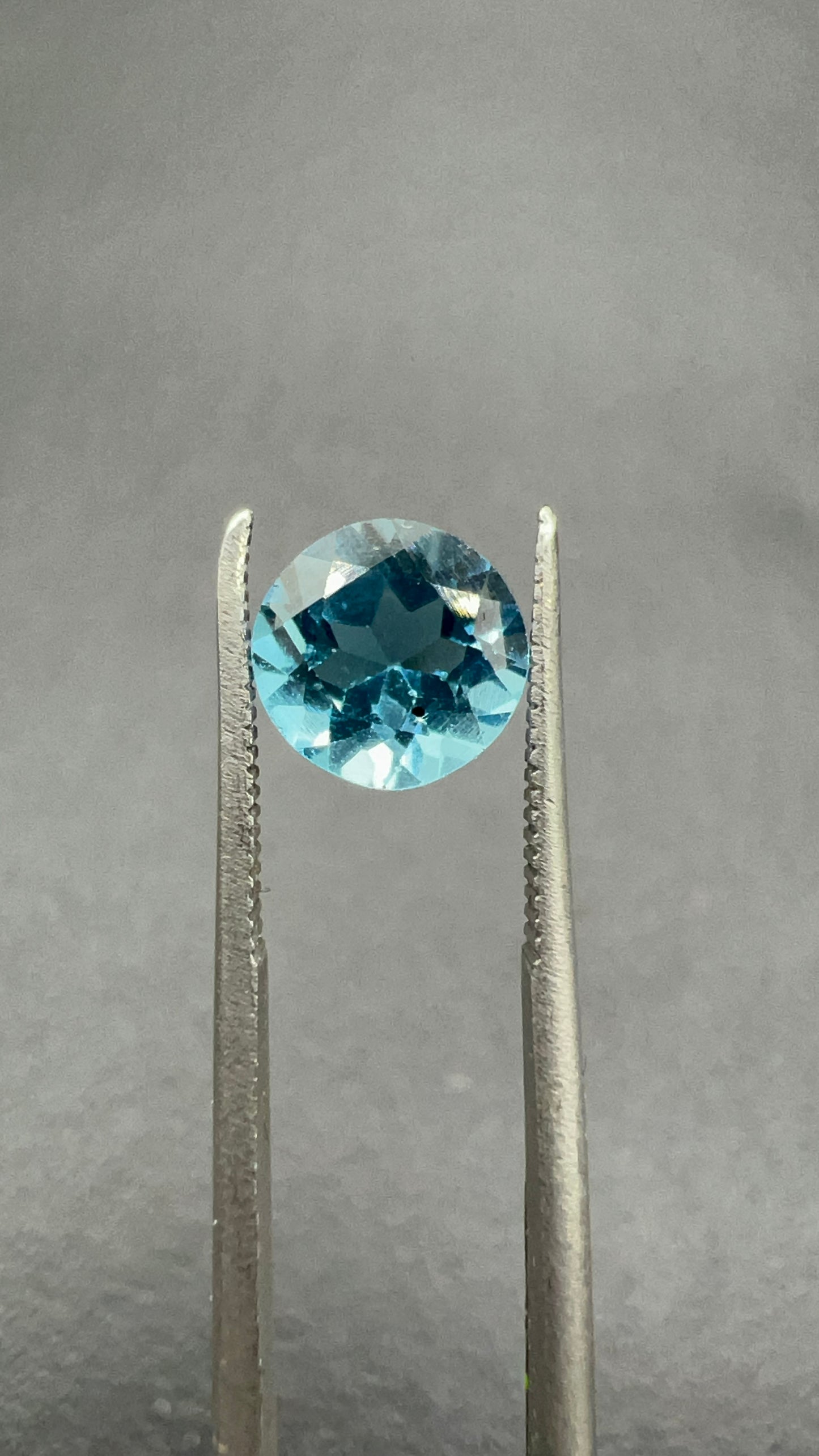 Natural Topaz | 1.58 ct | Swiss Blue Colour | Near-Round Brilliant Mixed |Dimension: 6.91x6.77x4.63 mm | GIA Alumni Lab Report Provided