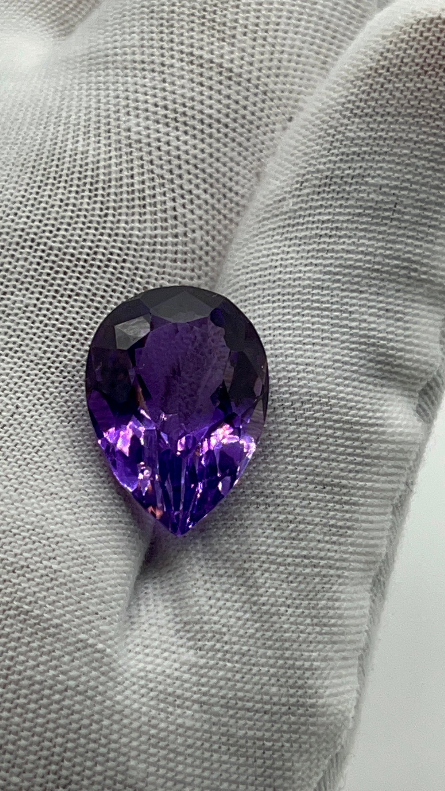 Natural Amethyst | 17.67 ct | Colour: Purple | Shape: Pear Brilliant Mixed
GIA Alumni Lab report provided