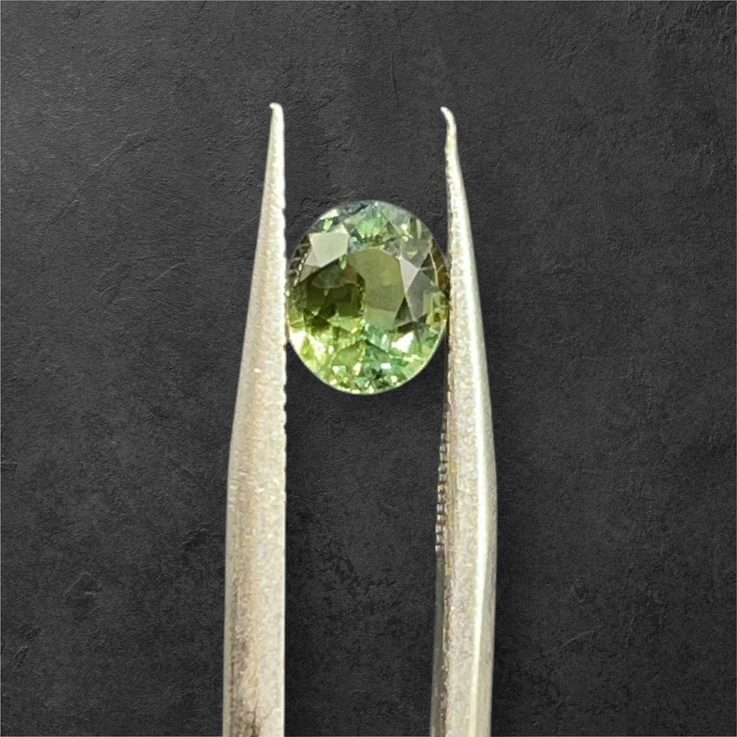 Natural Green Sapphire | 1.31ct | Oval shape | GIA Alumni lab report included