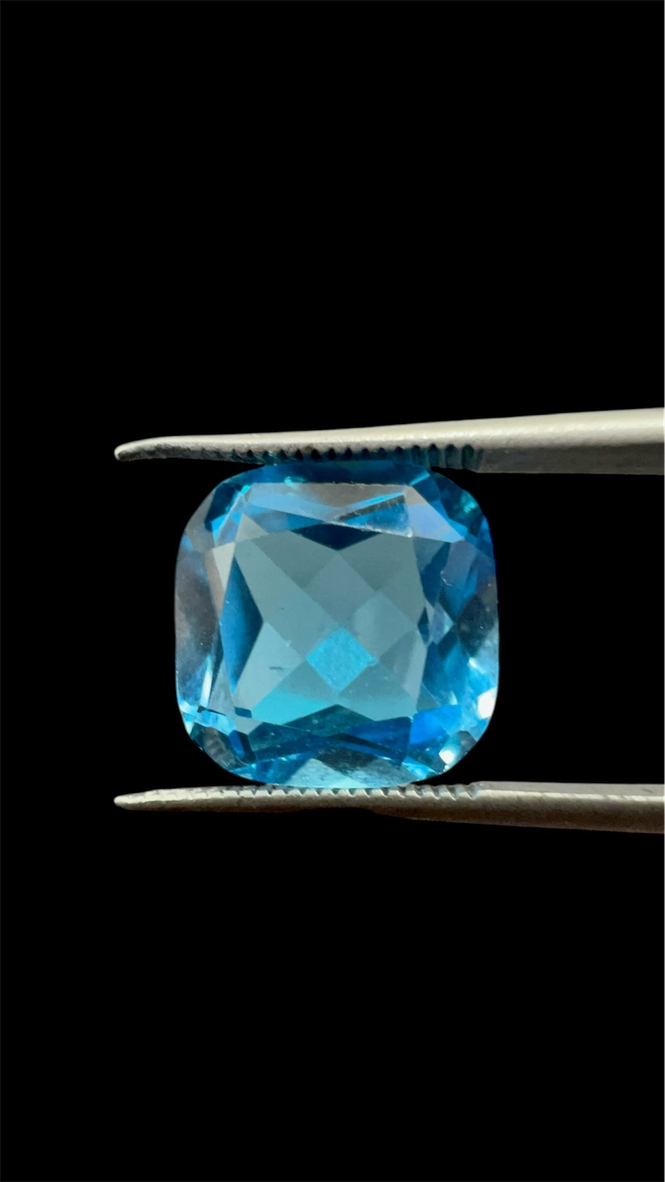 Natural Topaz | 5.37 ct | Swiss Blue Colour | Cushion Brilliant Mixed |
Dimension: 10.04x10.00x6.02 mm | GIA Alumni Lab Card Provided