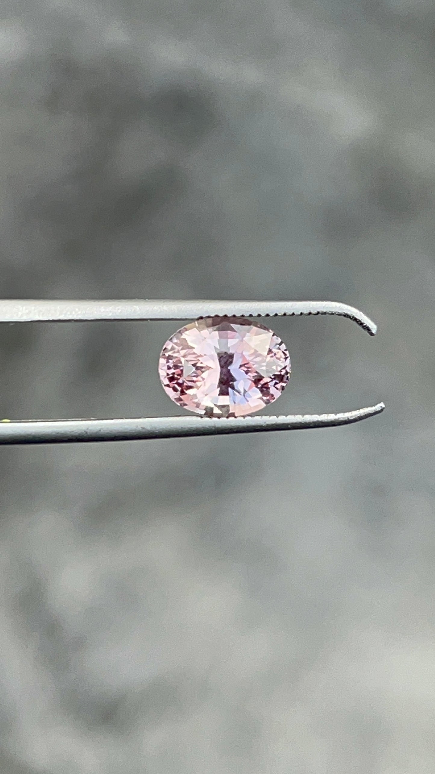 Padparadscha Sapphire | 2.16 ct | Unheated natural loose gemstone | Oval | GIA Alumni lab report