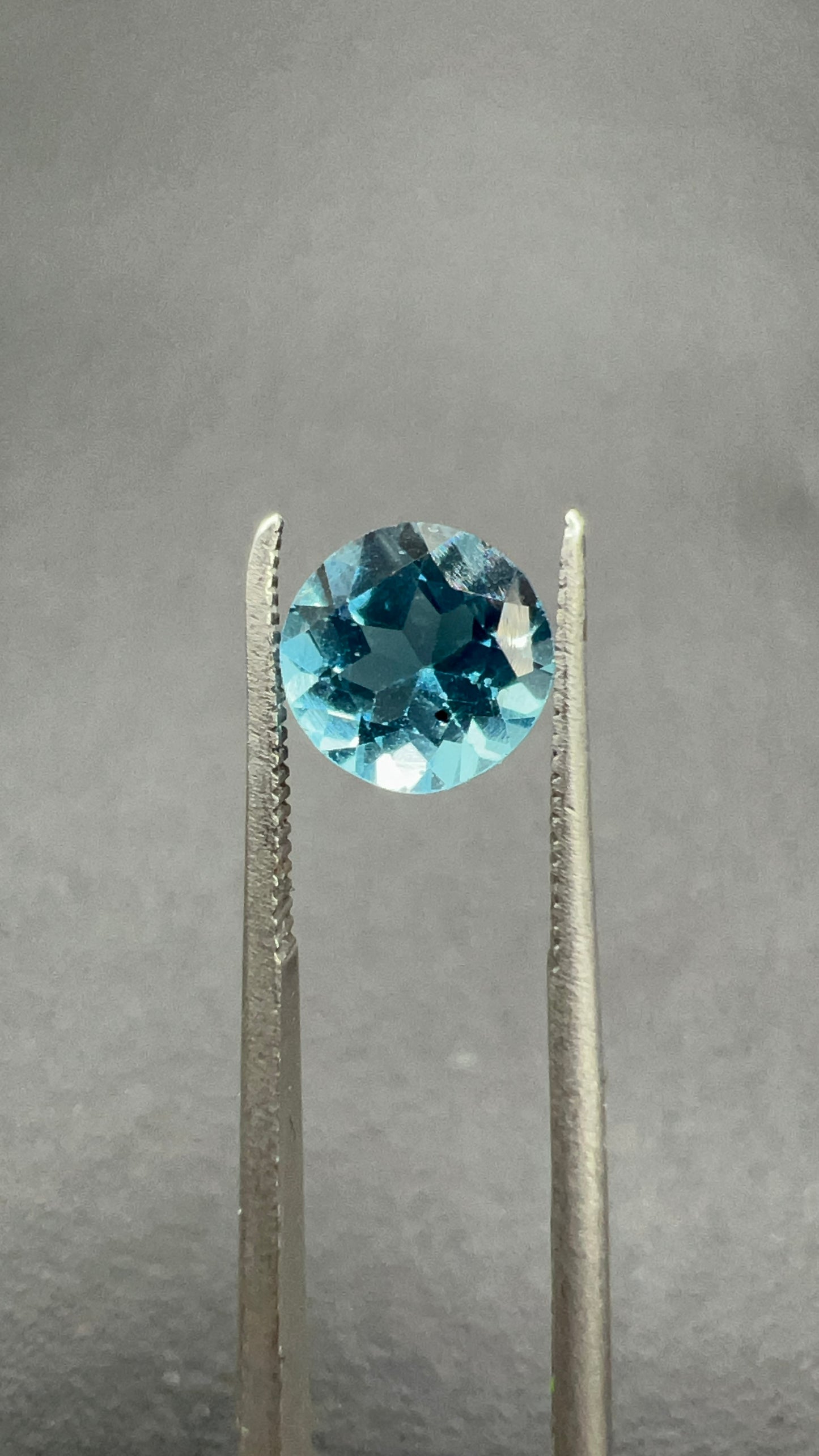 Natural Topaz | 1.58 ct | Swiss Blue Colour | Near-Round Brilliant Mixed |Dimension: 6.91x6.77x4.63 mm | GIA Alumni Lab Report Provided