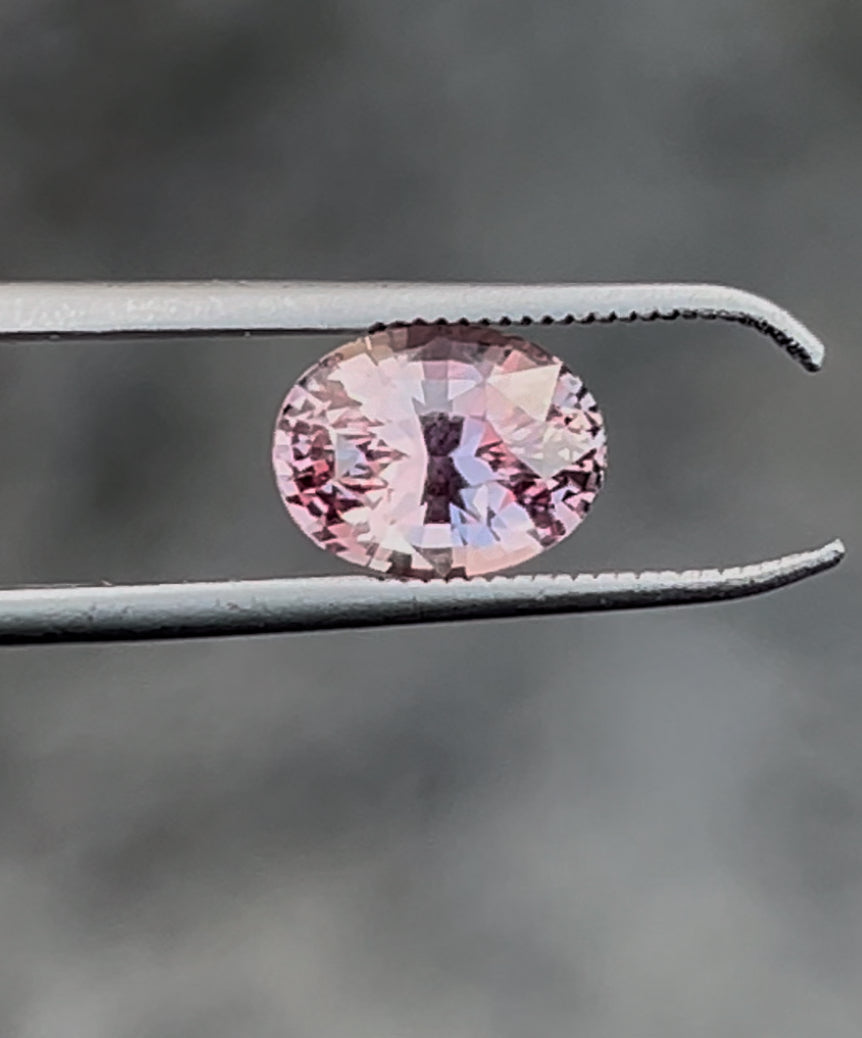 Padparadscha Sapphire | 2.16 ct | Unheated natural loose gemstone | Oval | GIA Alumni lab report