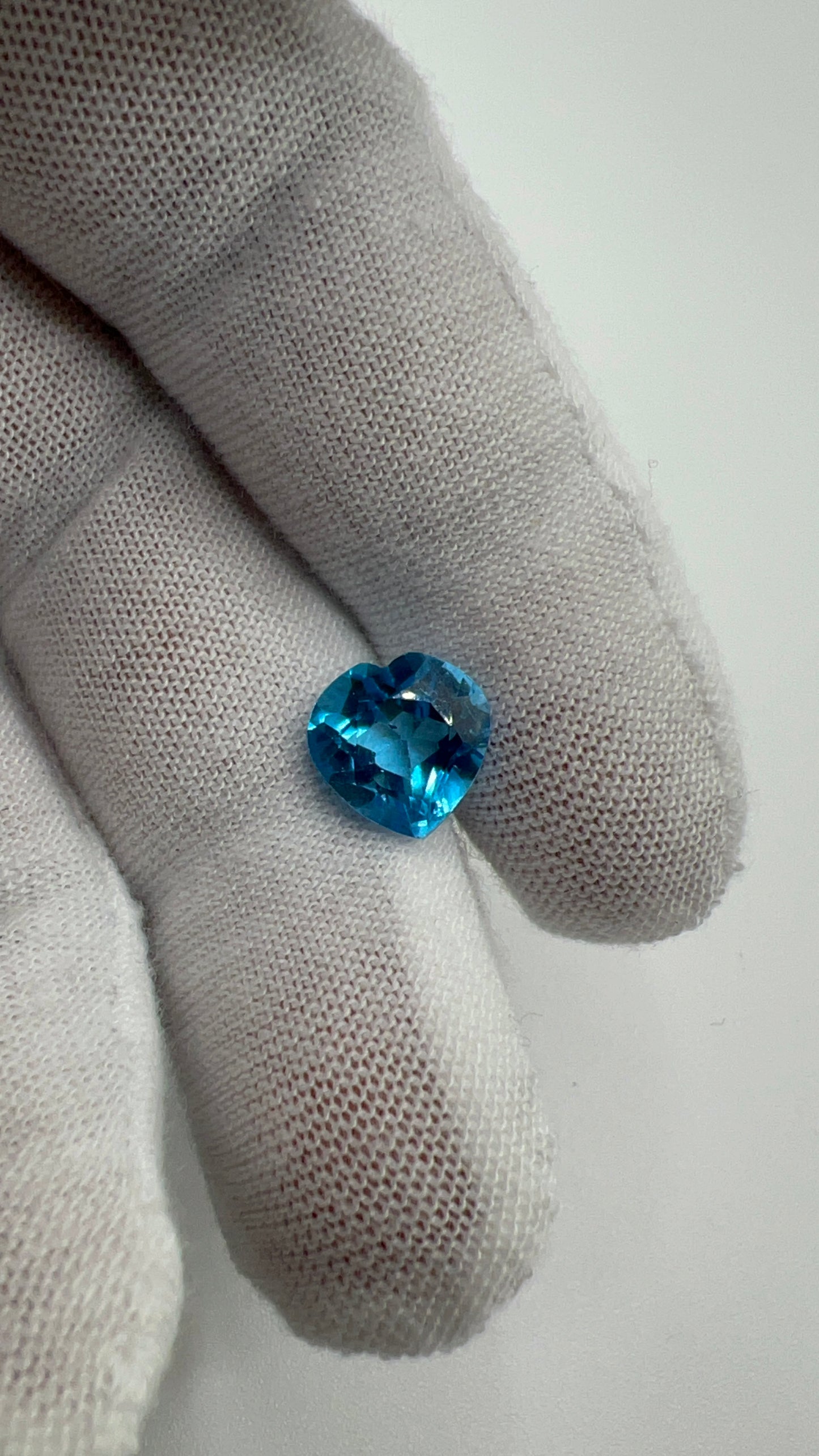 Natural Topaz | 4.00ct | Heart shaped | Swiss blue colour | GIA Alumni lab report provided