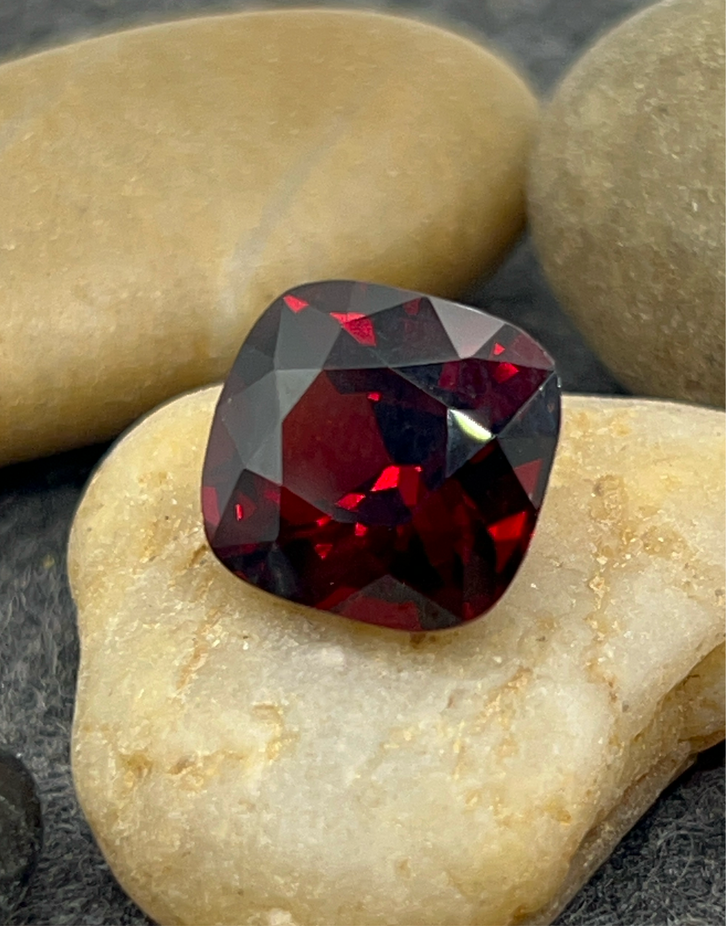 Natural Pyrope-Almandine Garnet | 8.33ct | Cushion brilliant mixed | Red Colour | GIA Alumni lab report included