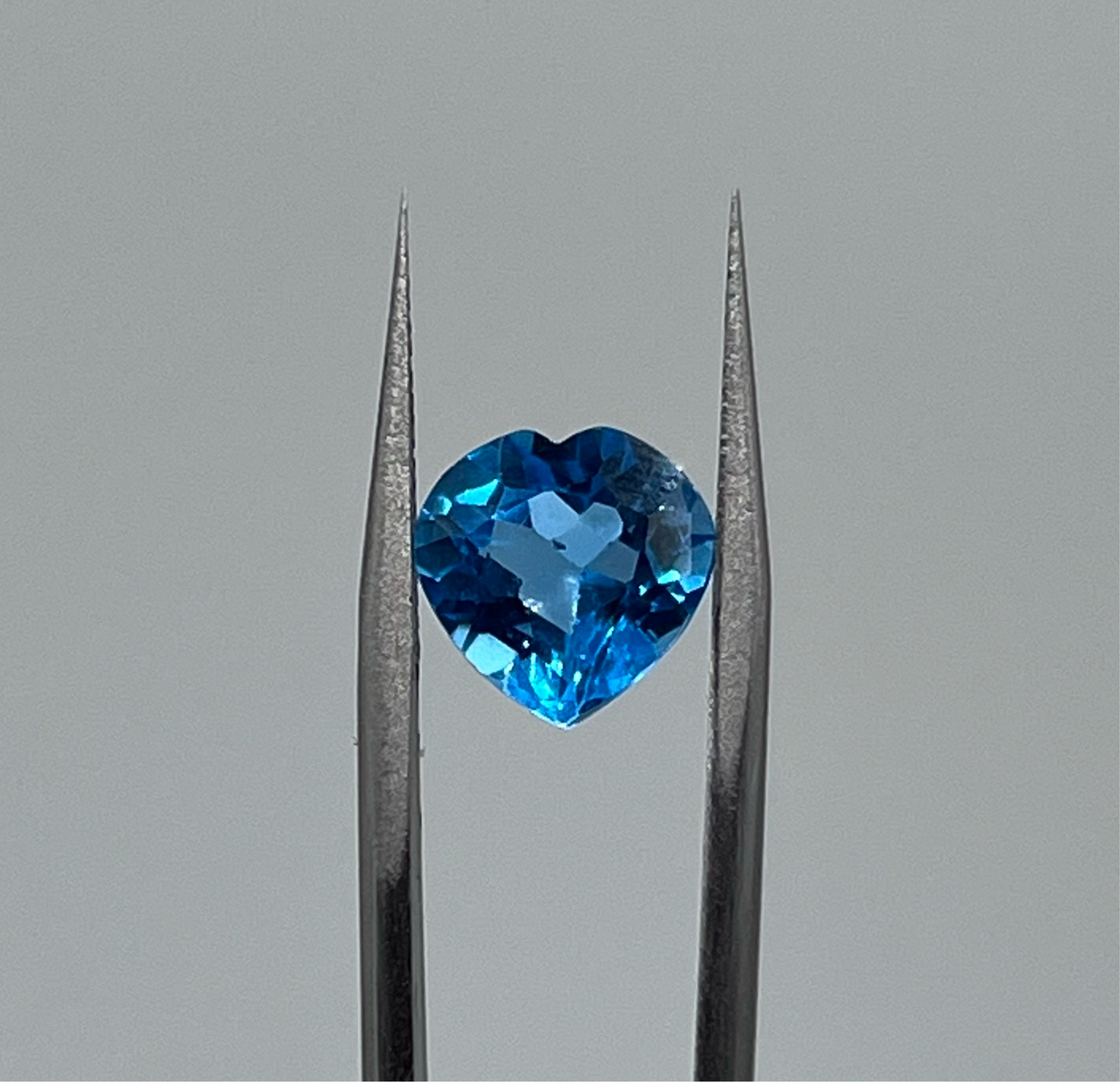 Natural Topaz | 4.00ct | Heart shaped | Swiss blue colour | GIA Alumni lab report provided