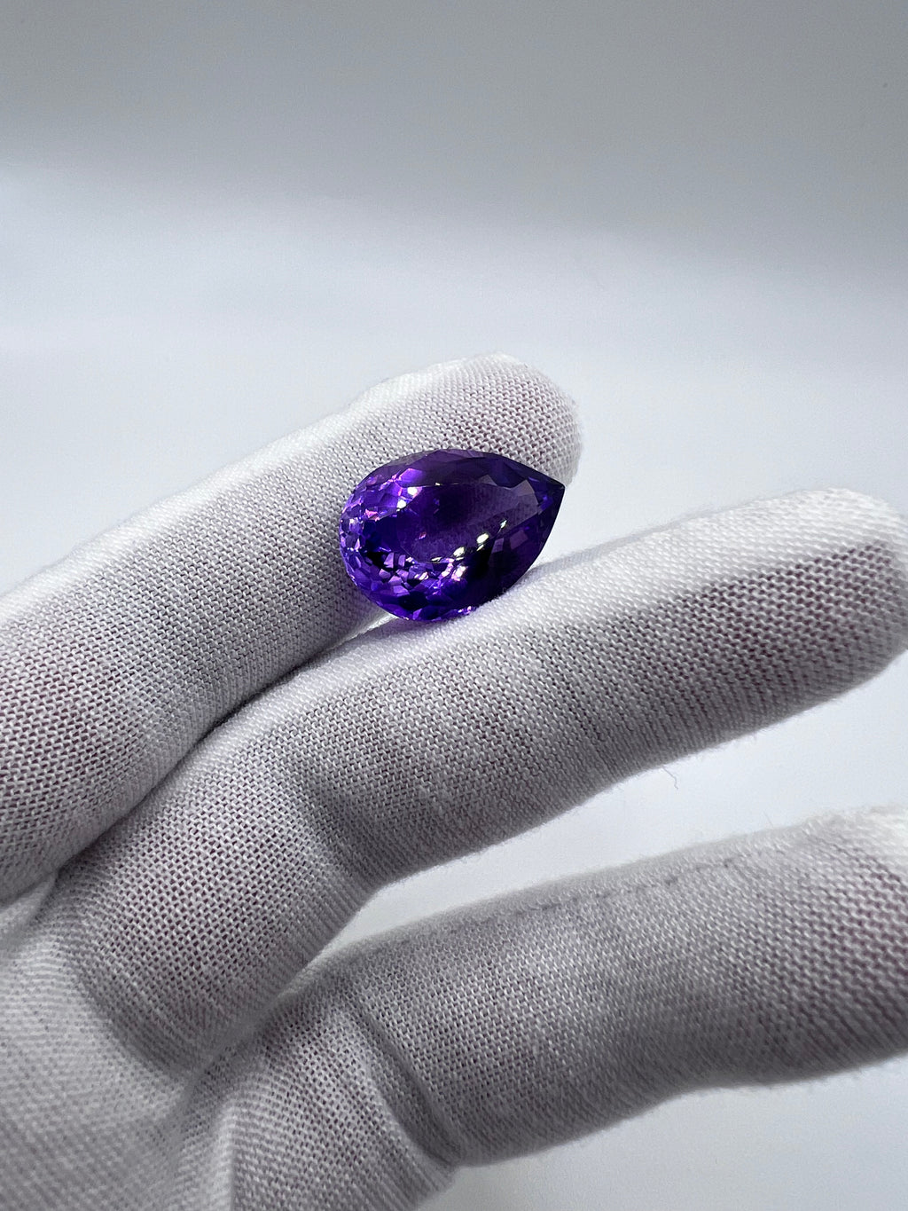Natural Amethyst | 17.67 ct | Colour: Purple | Shape: Pear Brilliant Mixed
GIA Alumni Lab report provided