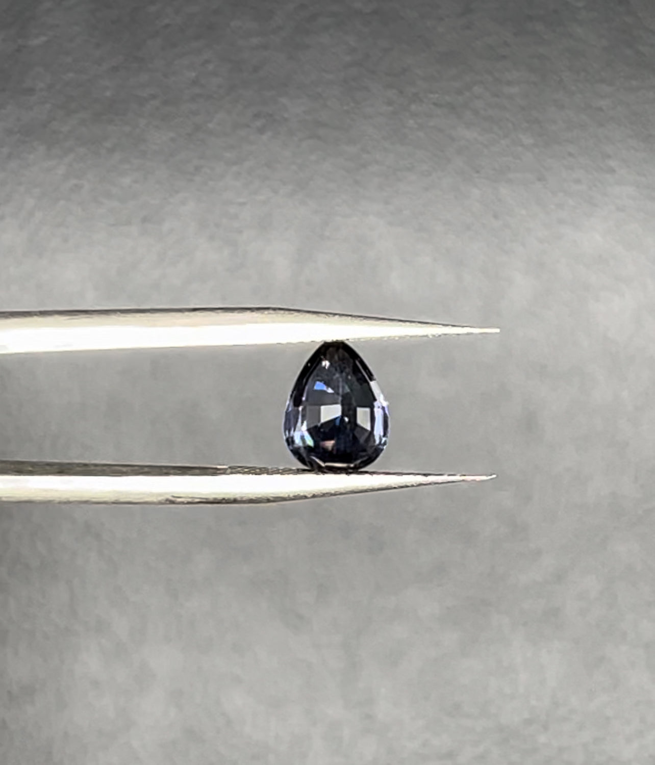 Spinel | Colour changing effect | 1.59ct | Loop clean gemstone | Free GIA alumni lab report