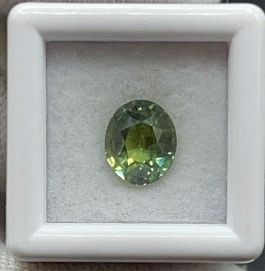 Natural Green Sapphire | 1.31ct | Oval shape | GIA Alumni lab report included