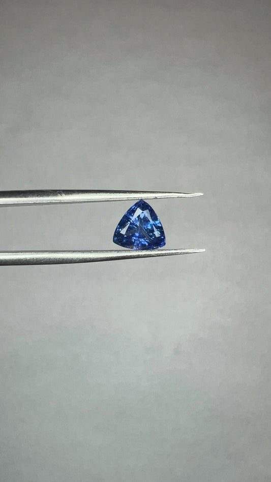 AAA+ Natural Blue Sapphire | Cornflower Color | 1.10ct | trillion Cut | Unheated | loose gemstone | origin: Sri Lanka