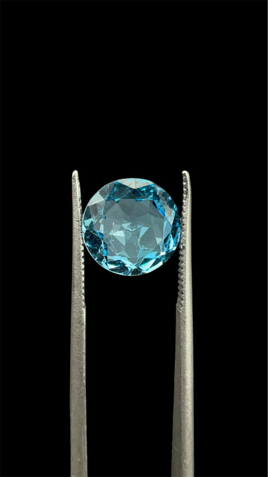 Natural Topaz | 2.04 ct | Swiss Blue Colour | Round Brilliant Mixed | 
Dimension : 8.02x8.01x3.98 mm | GIA Lab Report Provided