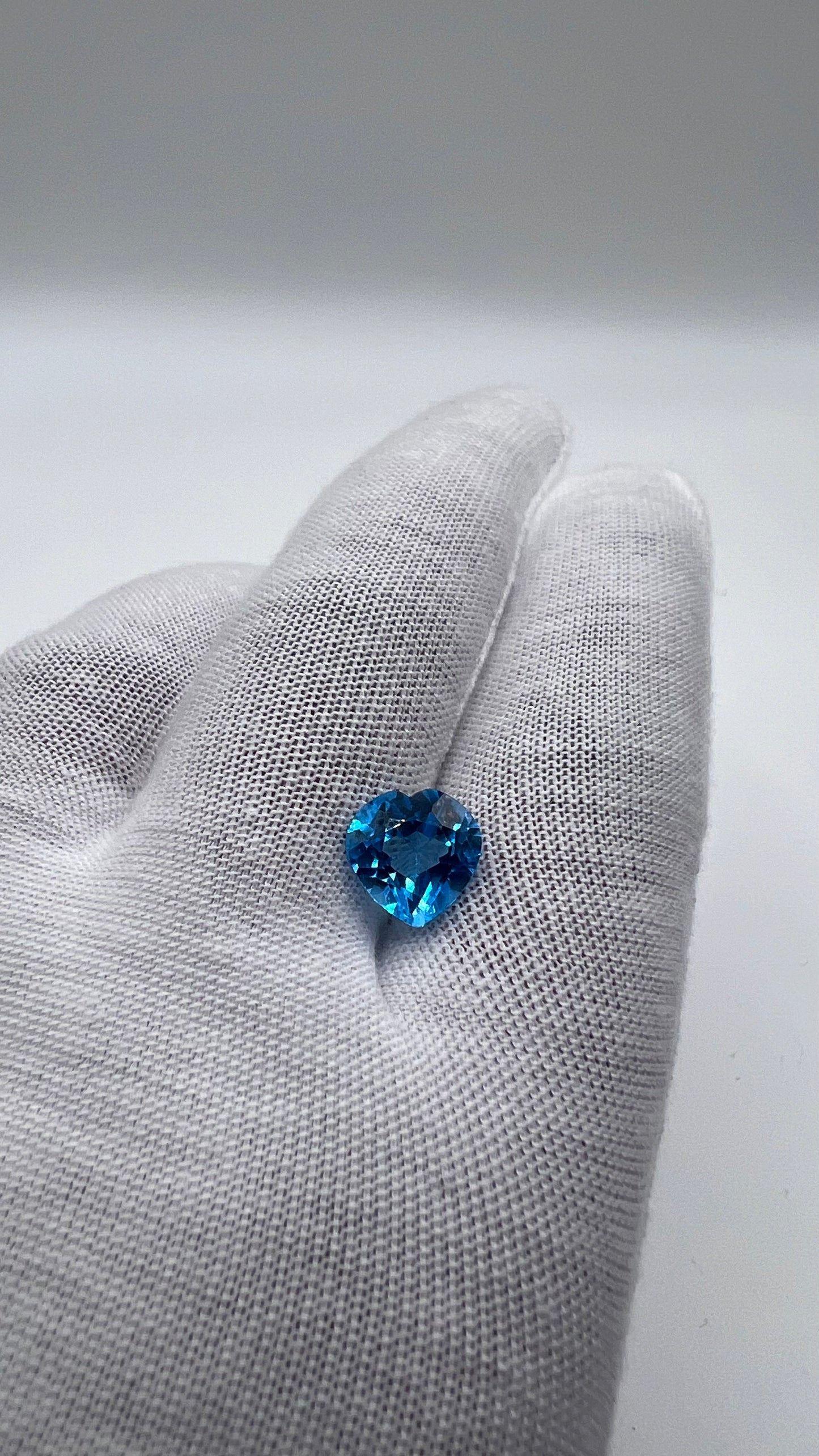 Natural Topaz | 4.00ct | Heart shaped | Swiss blue colour | GIA Alumni lab report provided