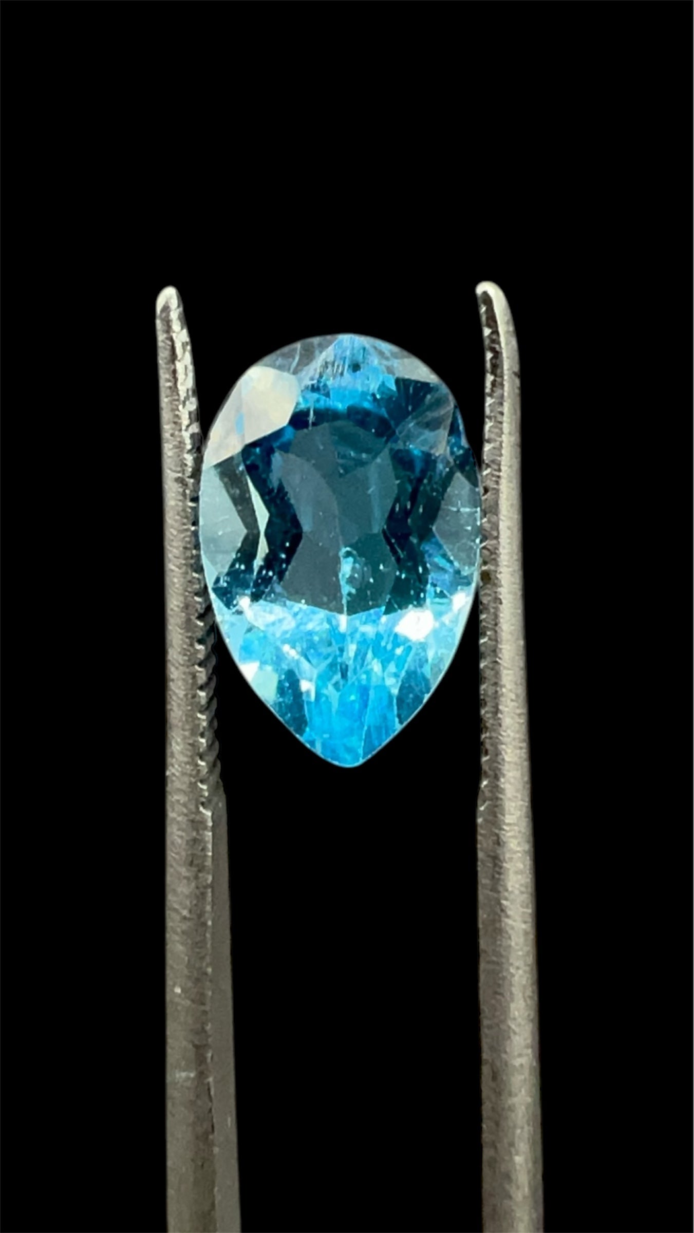 Natural Topaz | 1.73 ct | Swiss Blue Colour | Pear Brilliant Mixed |Dimension: 9.22x6.01x4.21 mm | GIA Alumni Lab Report Provided