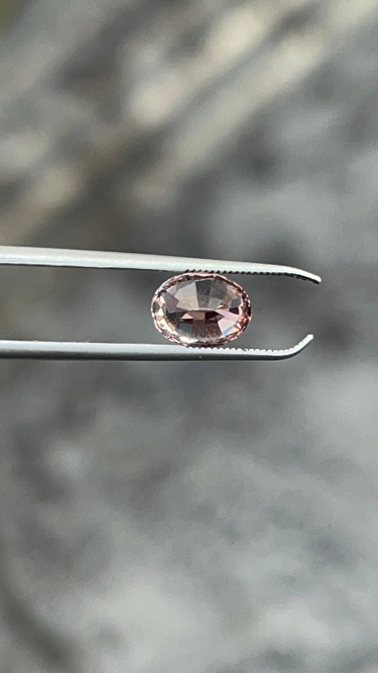 Padparadscha Sapphire | 2.16 ct | Unheated natural loose gemstone | Oval | GIA Alumni lab report