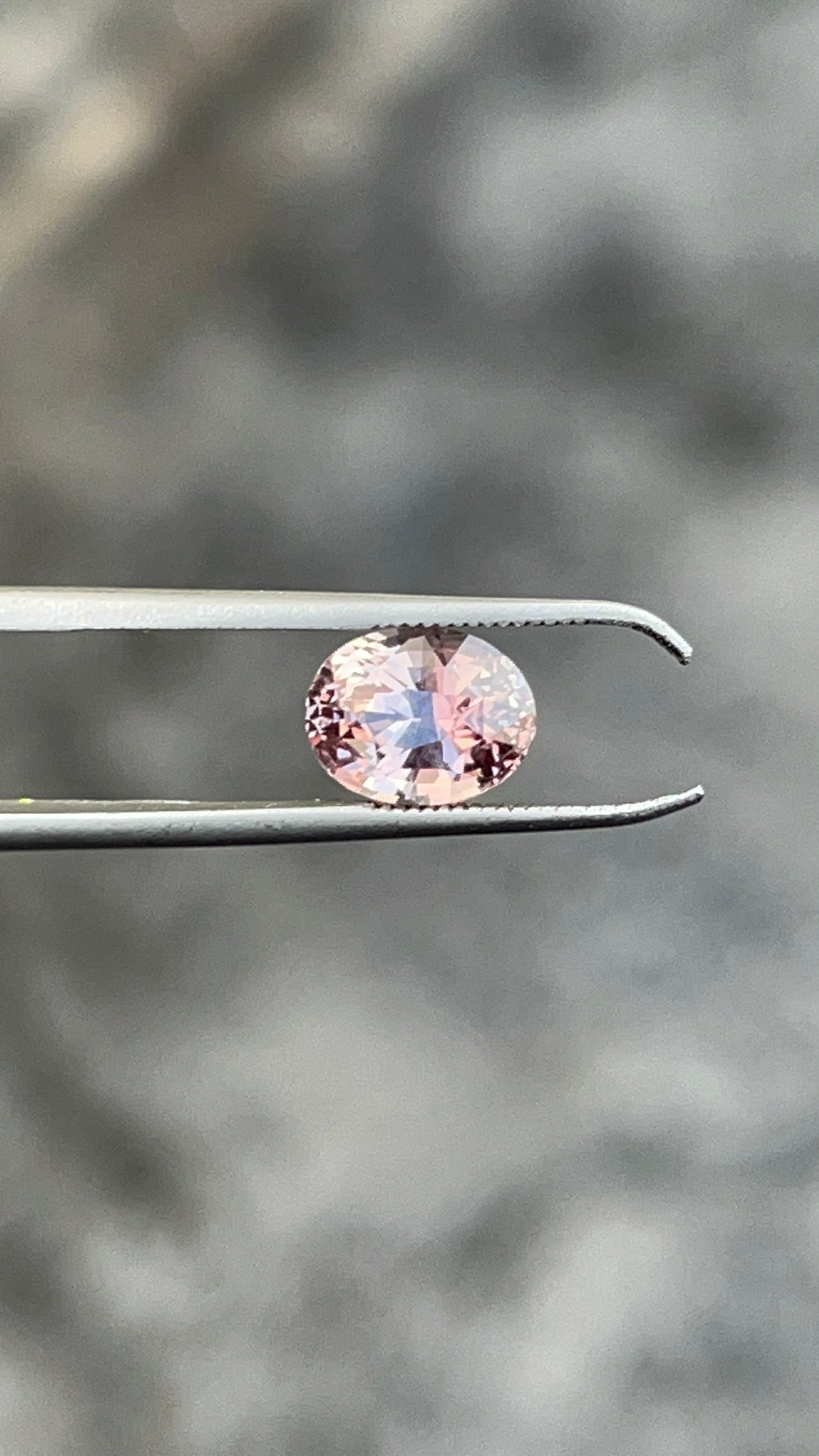 Padparadscha Sapphire | 2.16 ct | Unheated natural loose gemstone | Oval | GIA Alumni lab report