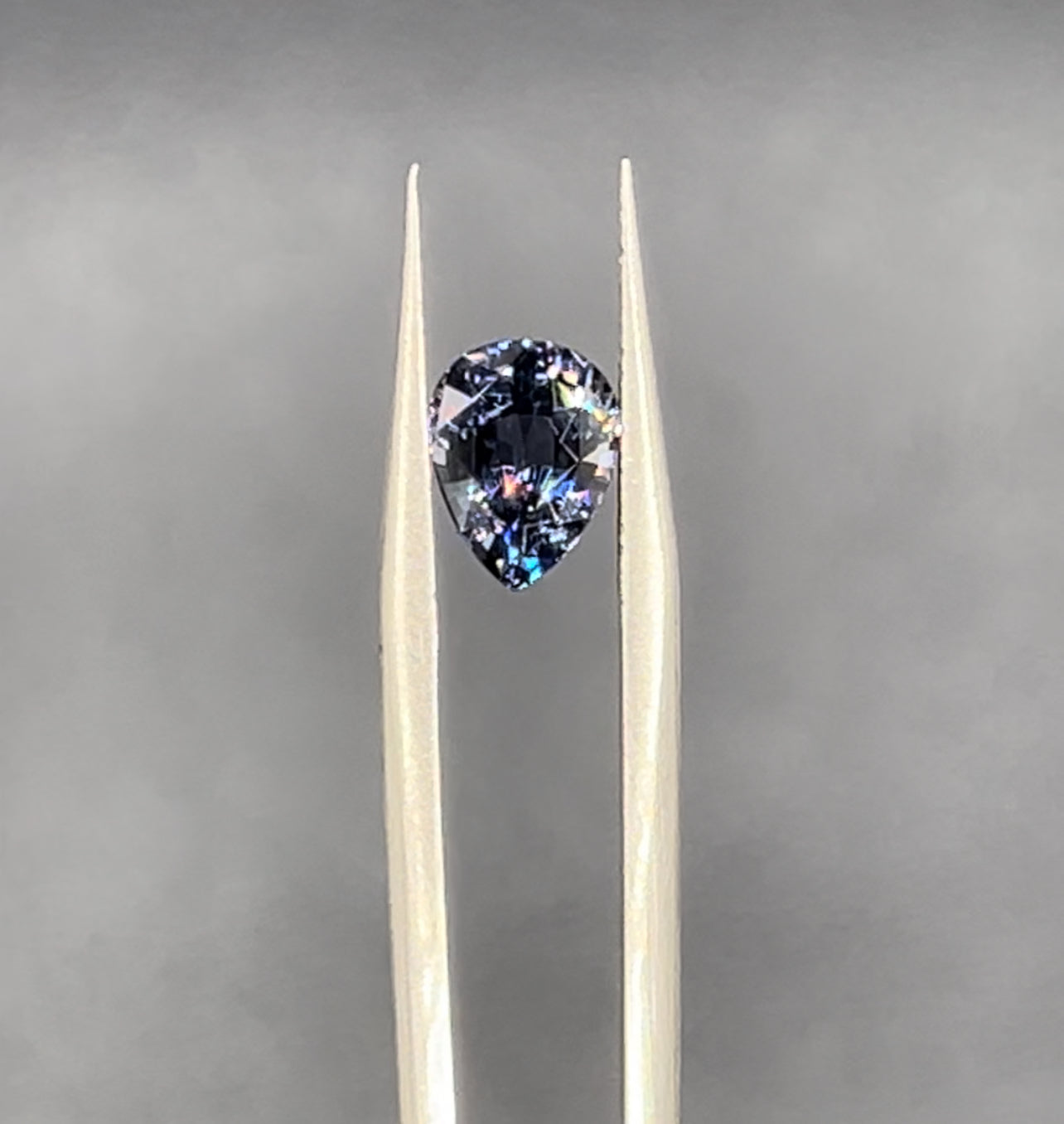 Spinel | Colour changing effect | 1.59ct | Loop clean gemstone | Free GIA alumni lab report