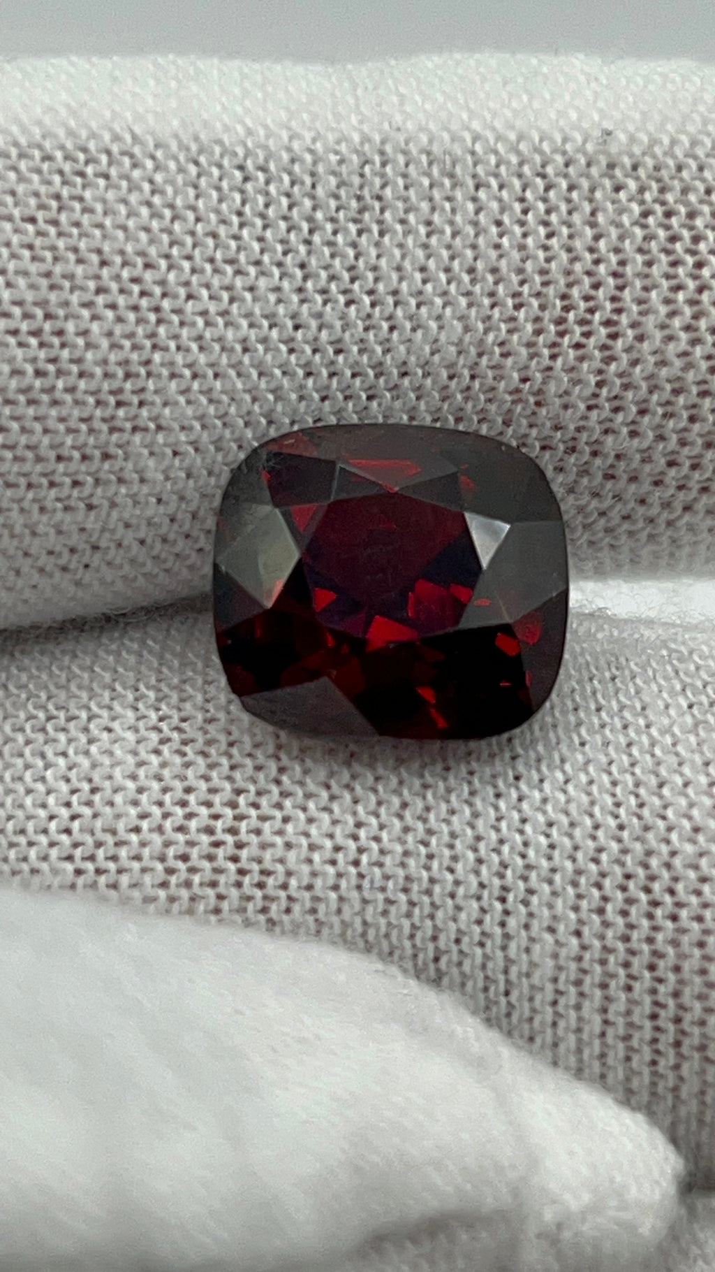 Natural Pyrope-Almandine Garnet | 8.33ct | Cushion brilliant mixed | Red Colour | GIA Alumni lab report included