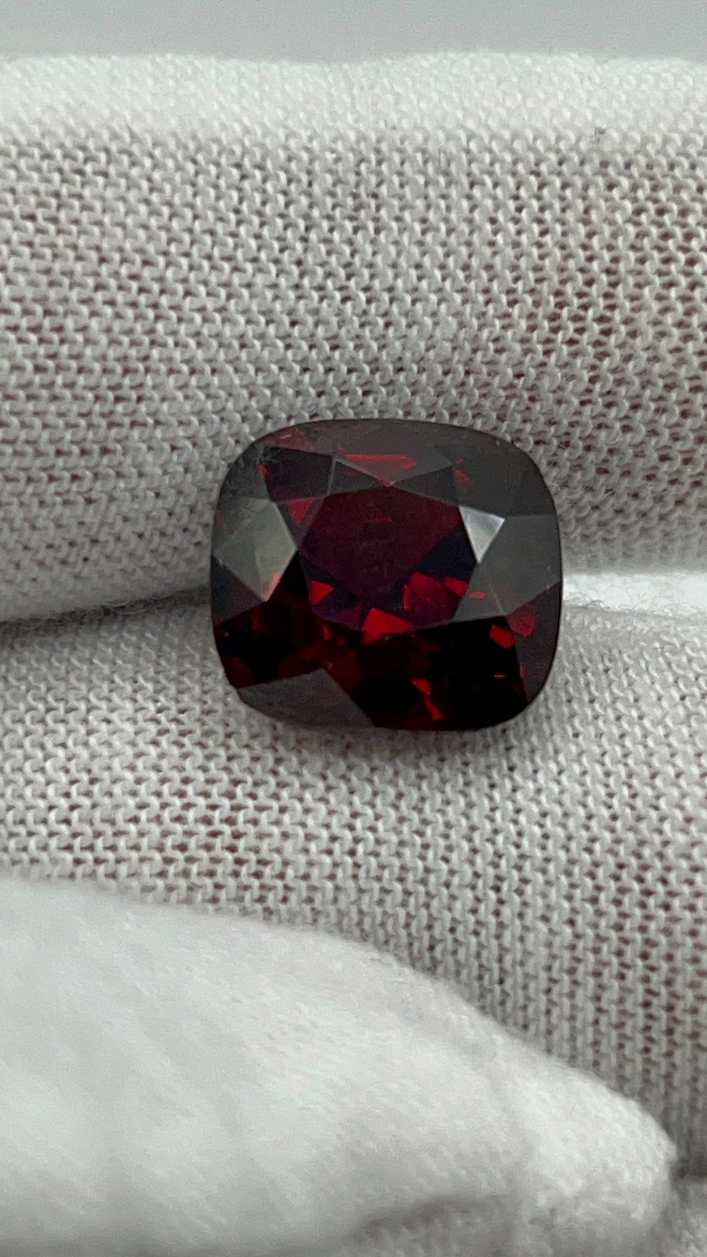 Natural Pyrope-Almandine Garnet | 8.33ct | Cushion brilliant mixed | Red Colour | GIA Alumni lab report included