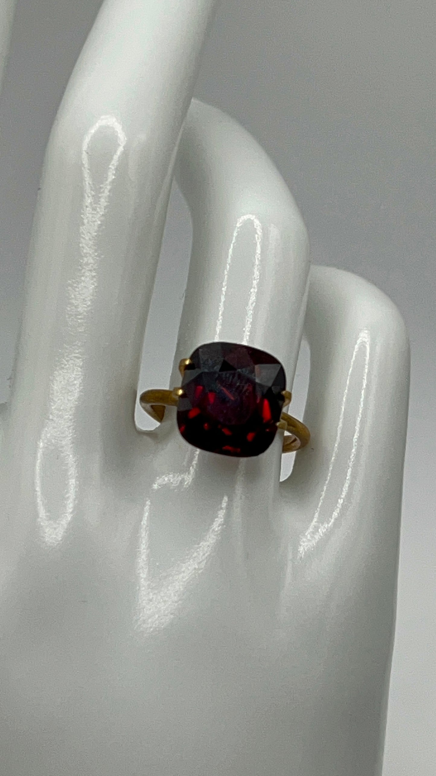 Natural Pyrope-Almandine Garnet | 8.33ct | Cushion brilliant mixed | Red Colour | GIA Alumni lab report included