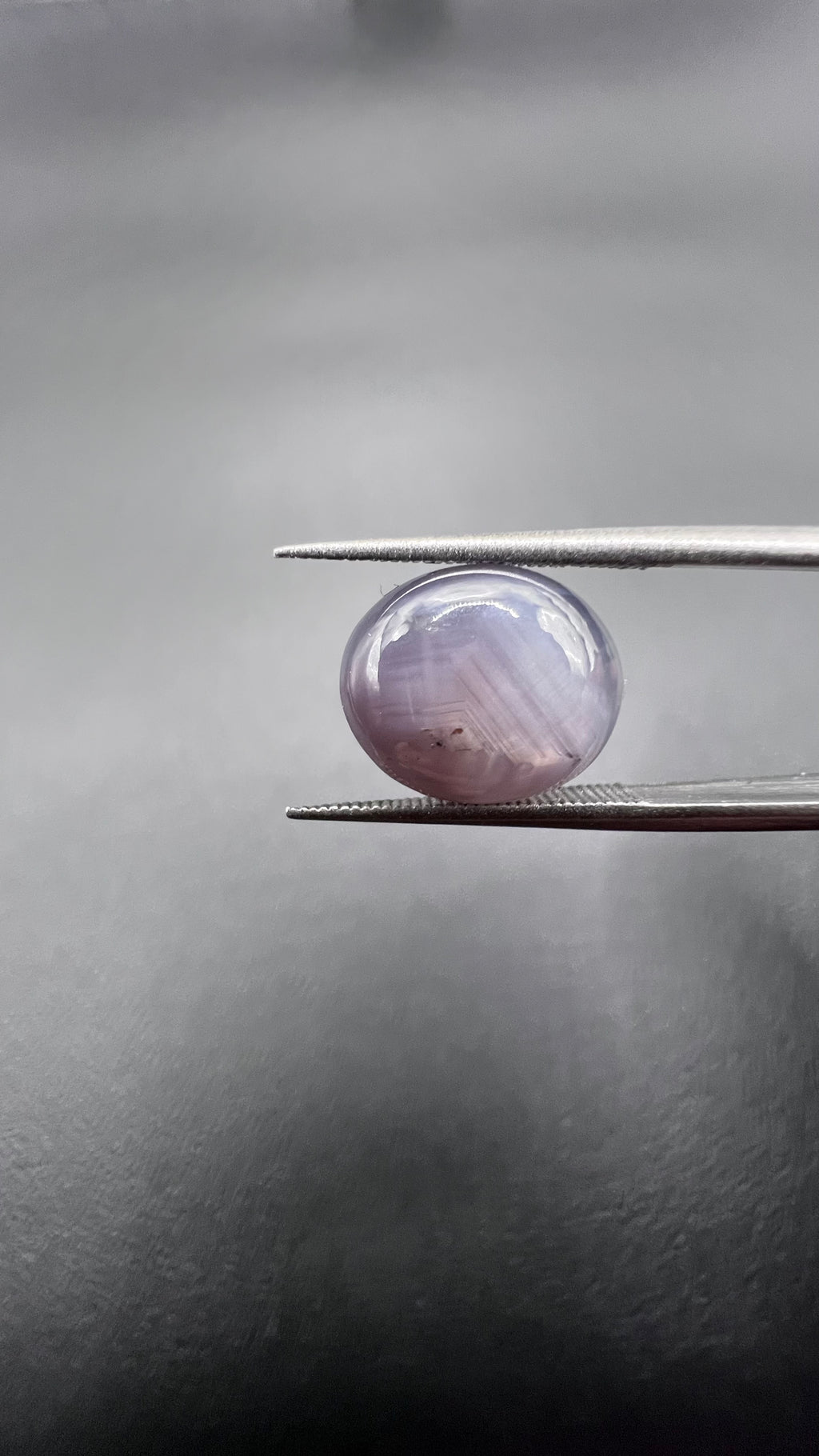 Natural Star Sapphire | 6.23 ct | Colour: Gray | Shape: Oval | Cut: Cabochon | GIA alumni certificate