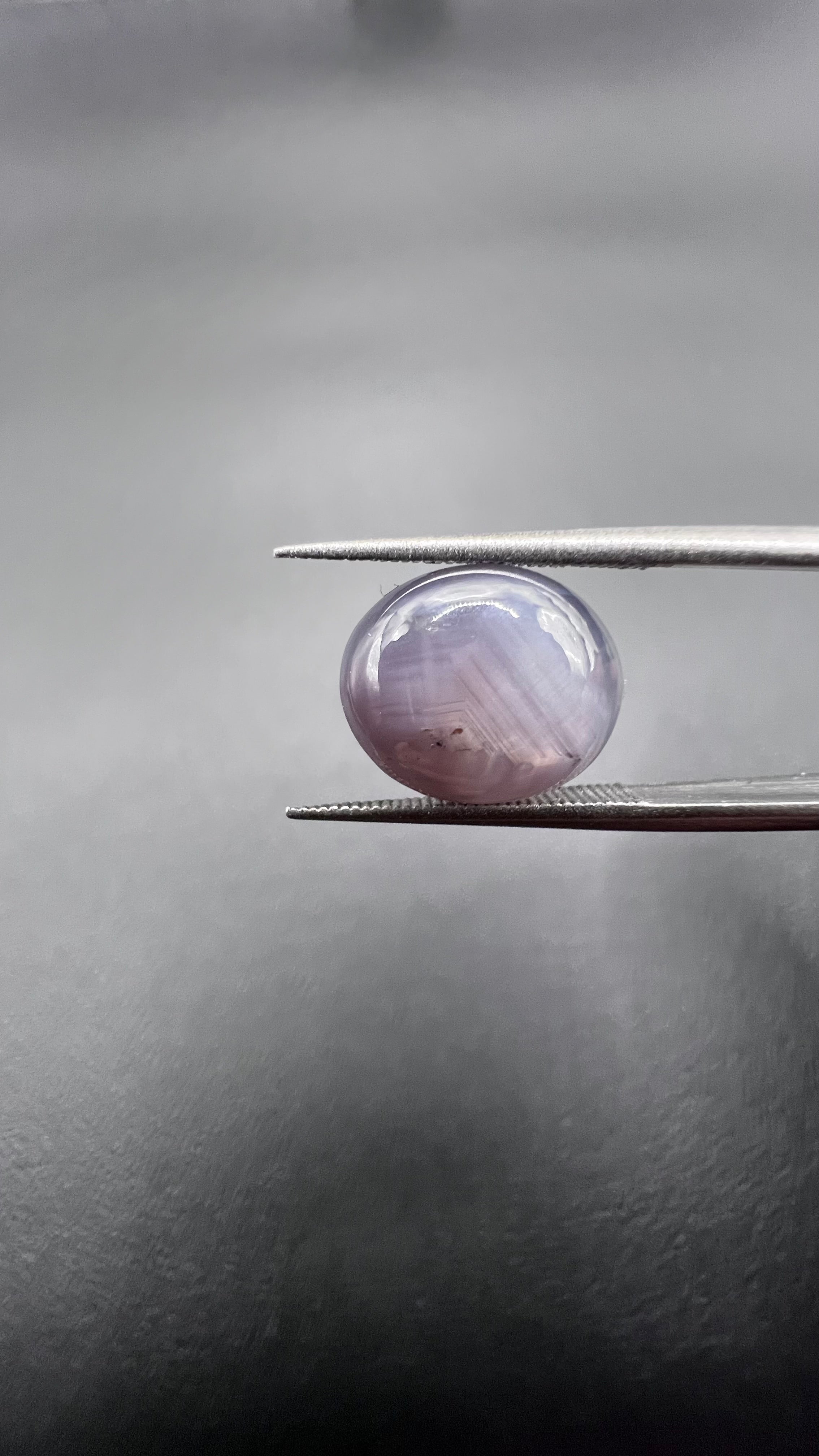 Natural Star Sapphire | 6.23 ct | Colour: Gray | Shape: Oval | Cut: Cabochon | GIA alumni certificate