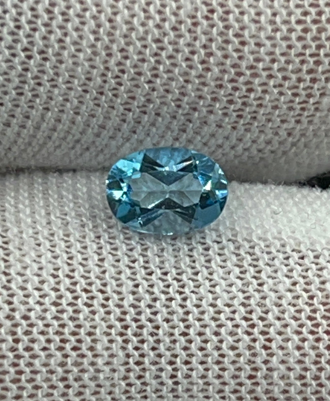 Natural Topaz | 1.00 ct | Oval shape | Swiss blue colour | December birthstone | GIA Alumni Report report provided ( Test Product )