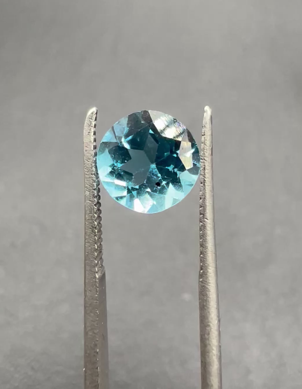 Natural Topaz | 1.58 ct | Swiss Blue Colour | Near-Round Brilliant Mixed |Dimension: 6.91x6.77x4.63 mm | GIA Alumni Lab Report Provided
