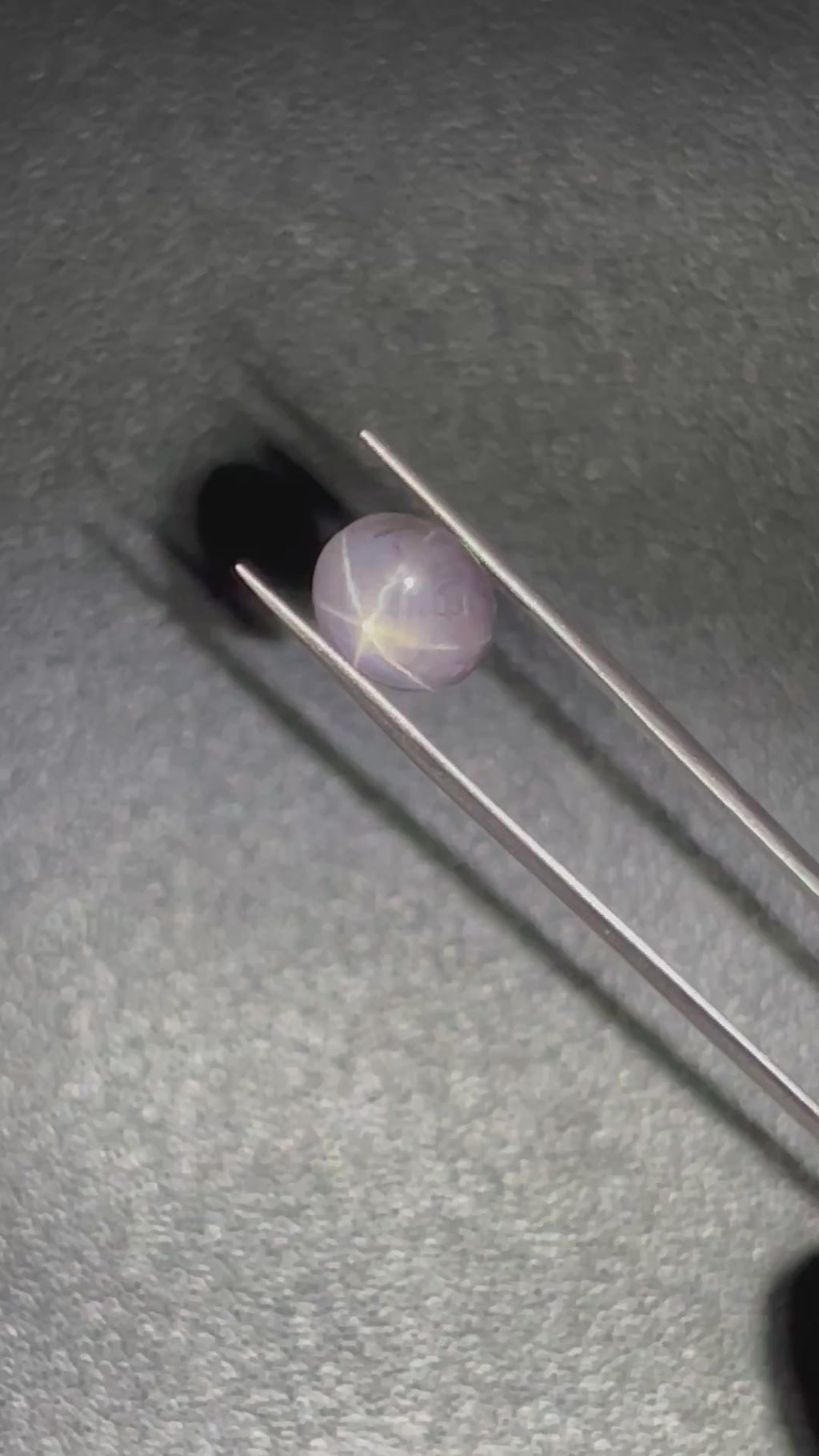 Natural Star Sapphire | 6.23 ct | Colour: Gray | Shape: Oval | Cut: Cabochon | GIA alumni certificate