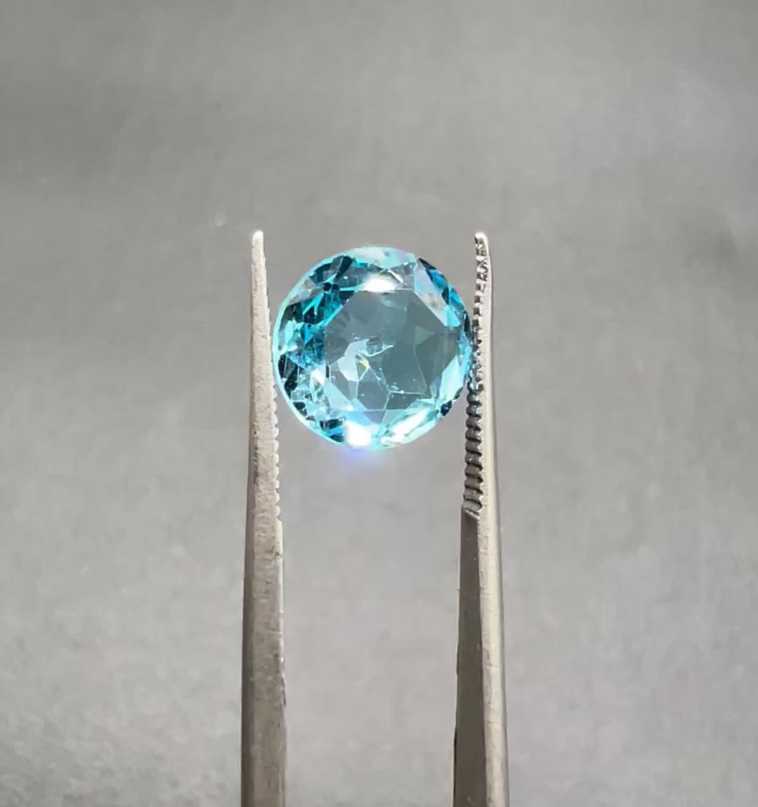 Natural Topaz | 2.04 ct | Swiss Blue Colour | Round Brilliant Mixed | 
Dimension : 8.02x8.01x3.98 mm | GIA Lab Report Provided