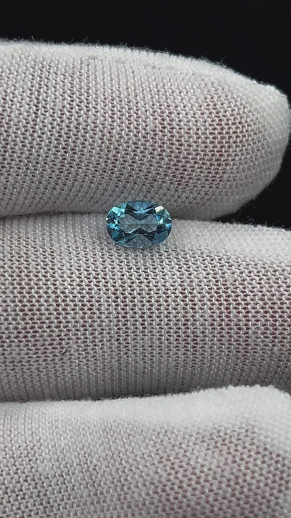 Natural Topaz | 1.00 ct | Oval shape | Swiss blue colour | December birthstone | GIA Alumni Report report provided ( Test Product )