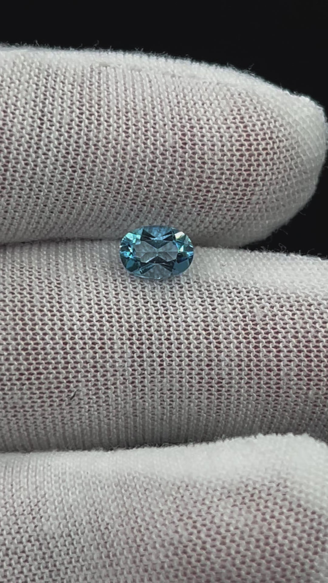 Natural Topaz | 1.00 ct | Oval shape | Swiss blue colour | December birthstone | GIA Alumni Report report provided ( Test Product )