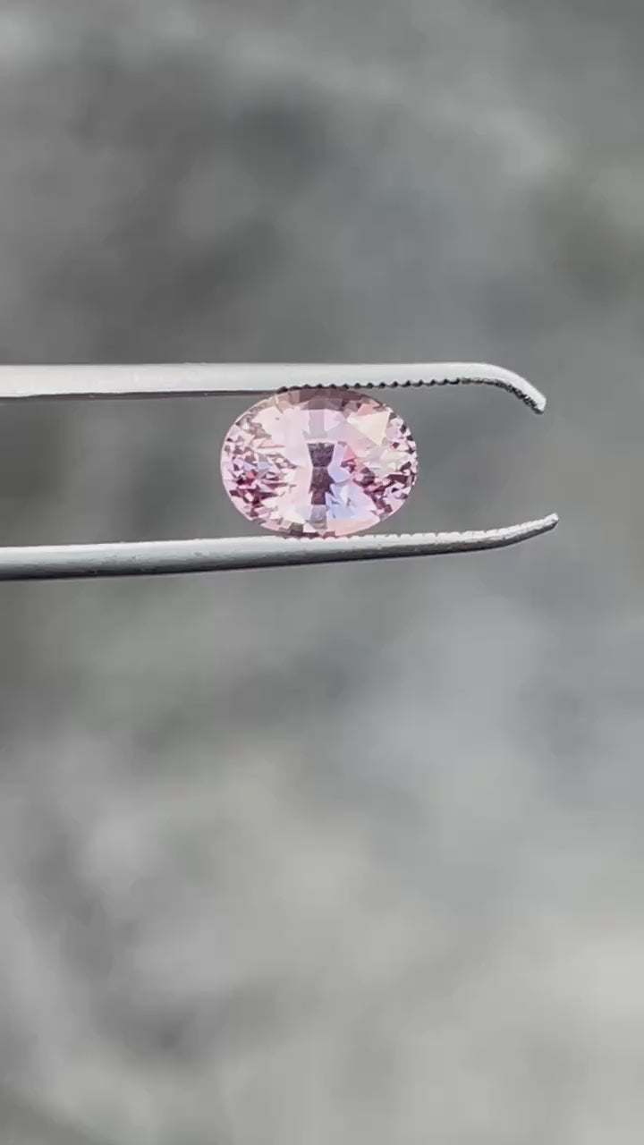 Padparadscha Sapphire | 2.16 ct | Unheated natural loose gemstone | Oval | GIA Alumni lab report