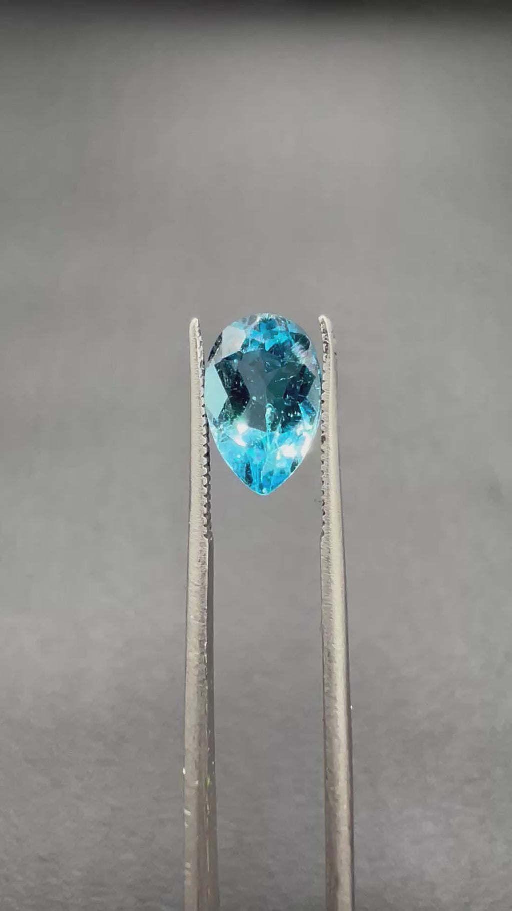 Natural Topaz | 1.73 ct | Swiss Blue Colour | Pear Brilliant Mixed |Dimension: 9.22x6.01x4.21 mm | GIA Alumni Lab Report Provided