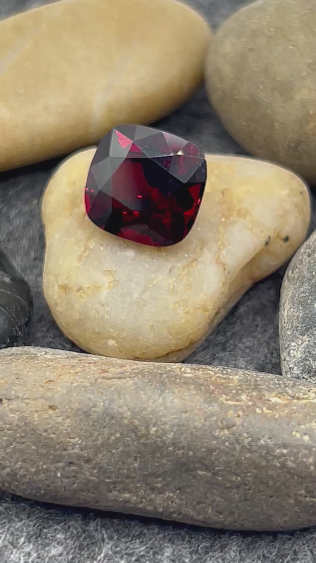 Natural Pyrope-Almandine Garnet | 8.33ct | Cushion brilliant mixed | Red Colour | GIA Alumni lab report included
