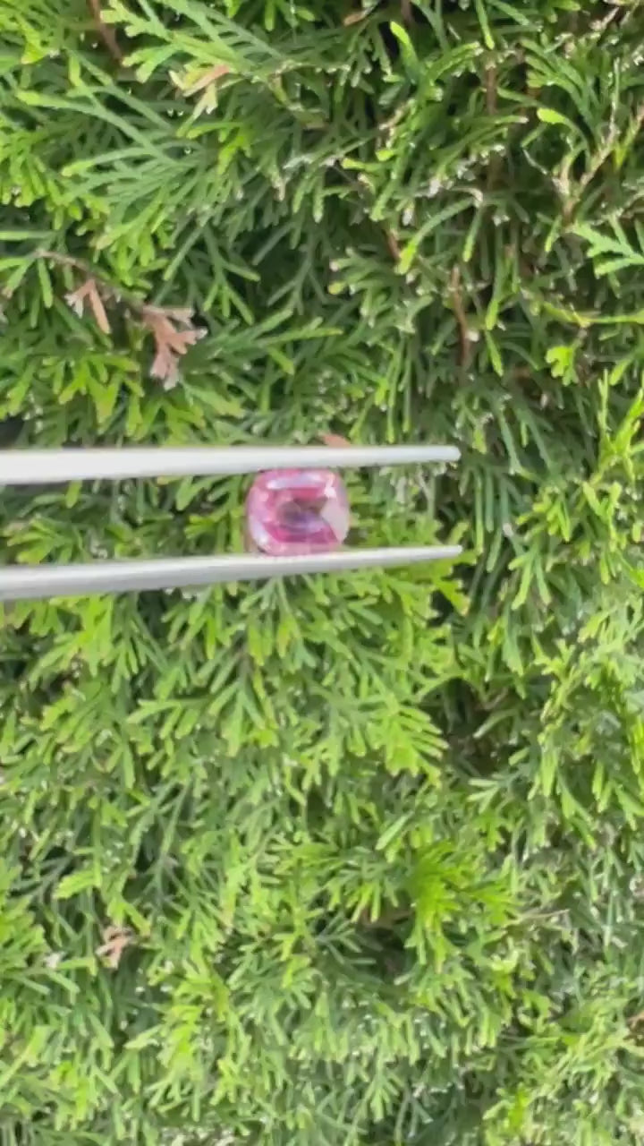 Natural Spinel | 0.80ct | hot pink color | unheated | loose gemstone | origin: Ceylon